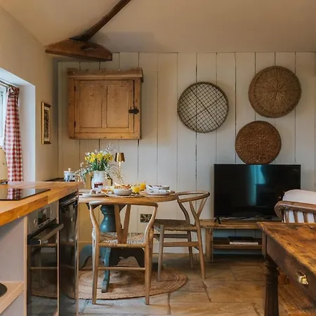 The Lambing Barn Daire Shipton (North Yorkshire)